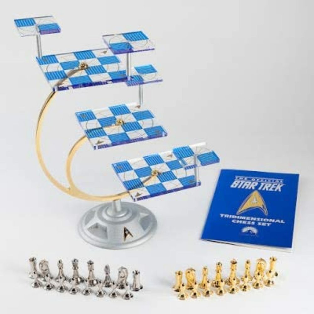 The Official Franklin Mint 1994 STAR TREK Tridimensional 3D Chess Set